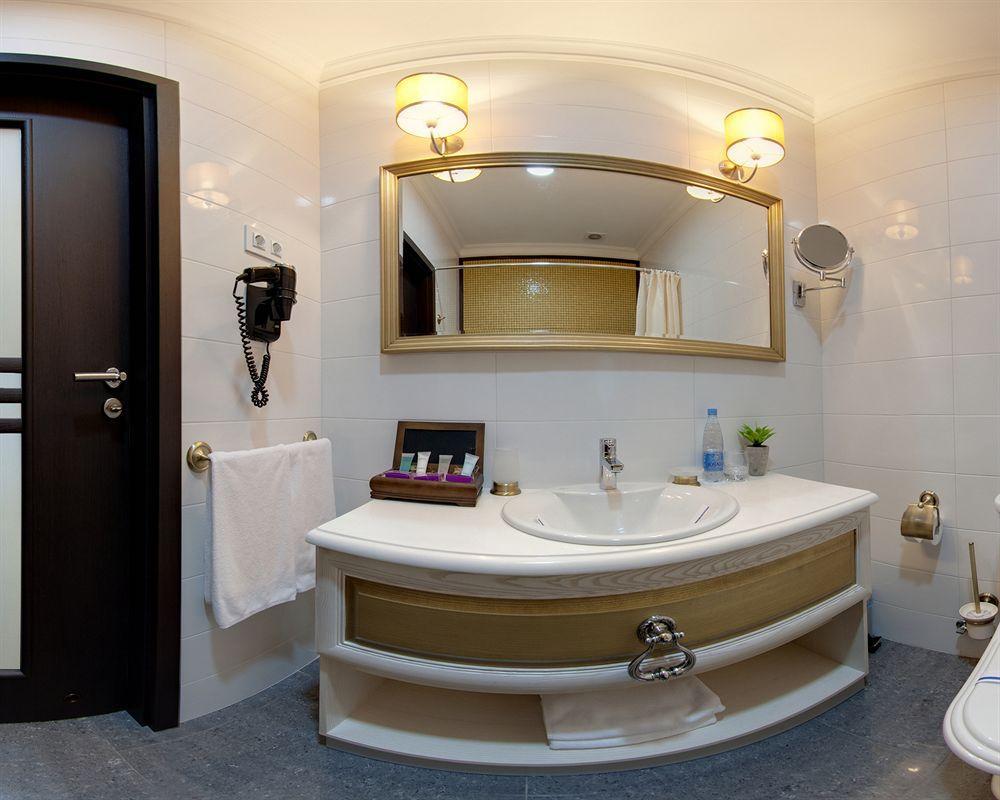 Mirax Boutique Hotel Kharkiv Bagian luar foto