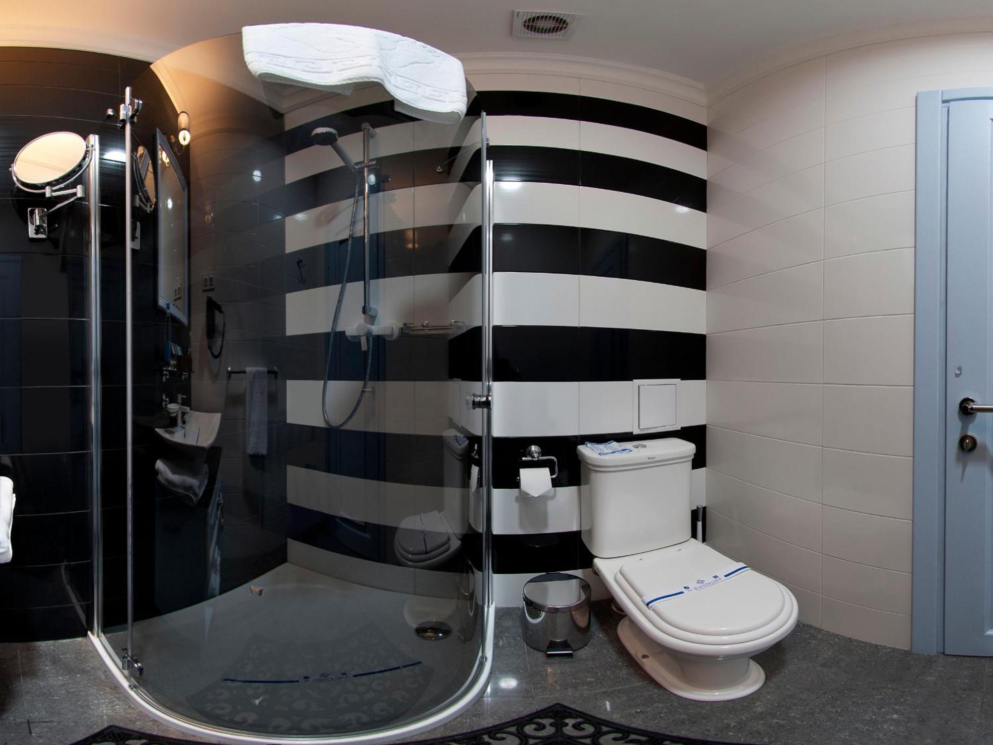 Mirax Boutique Hotel Kharkiv Bagian luar foto