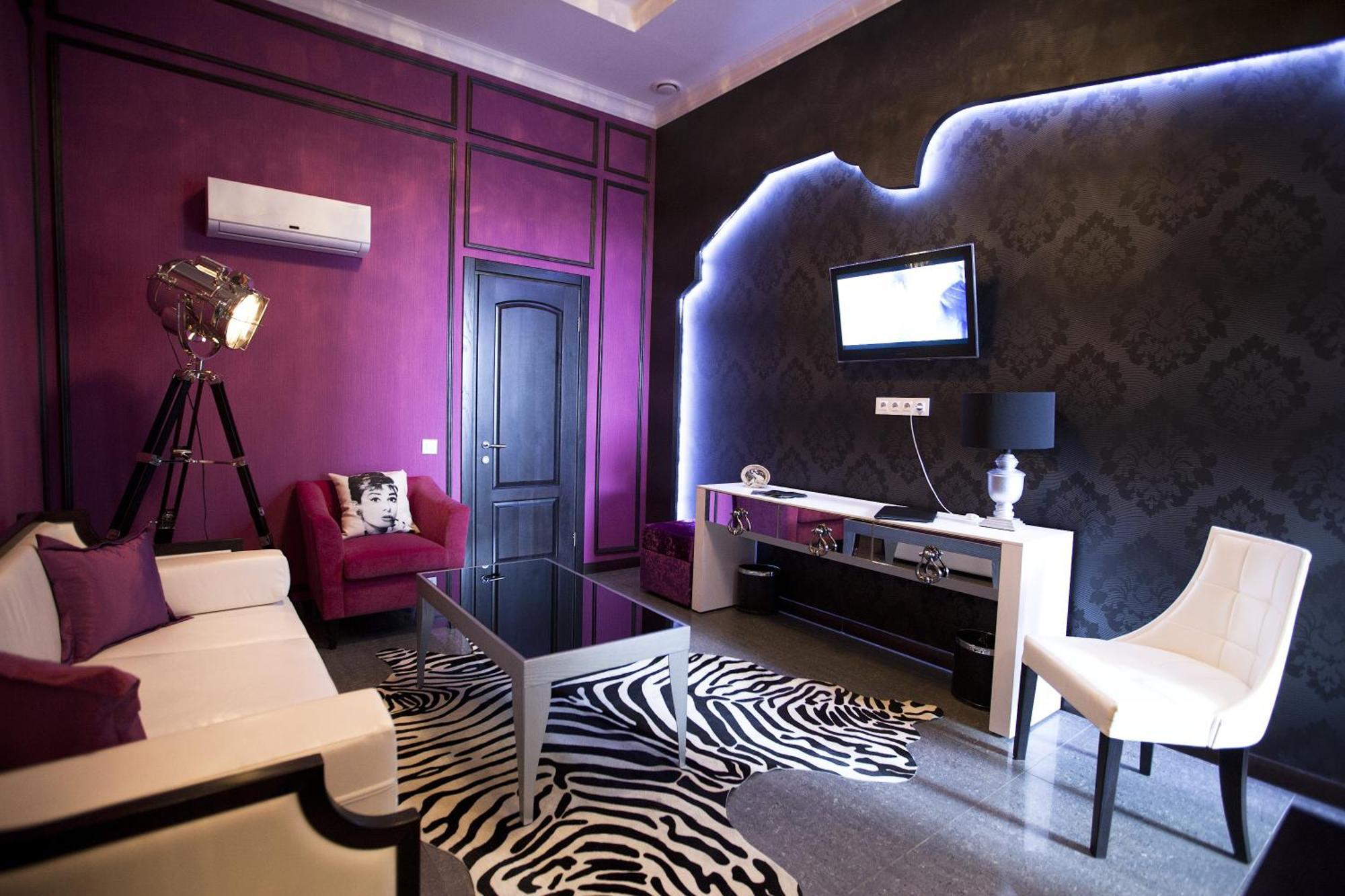 Mirax Boutique Hotel Kharkiv Bagian luar foto